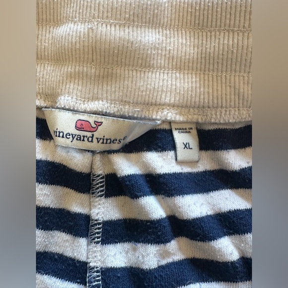 Vineyard Vines Blue and White compfy Shorts in womens size xl - Picture 3 of 4